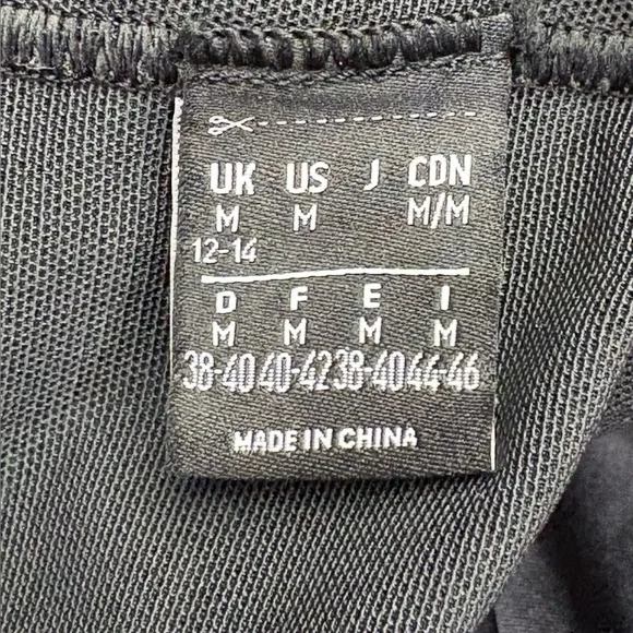 Adidas x Ivy Park Noir Shiny Racerback Bra Size Medium Removable Pads Athleisure - Picture 4 of 14